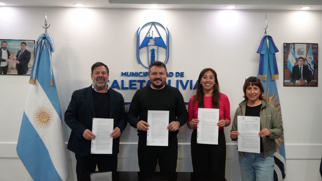 Firma de convenio para potenciar el viñedo en Caleta Olivia