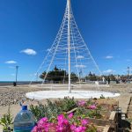 Punto Orgánico trabajo en el embellecimiento del espacio del Árbol de Navidad en la costanera de Caleta Olivia.