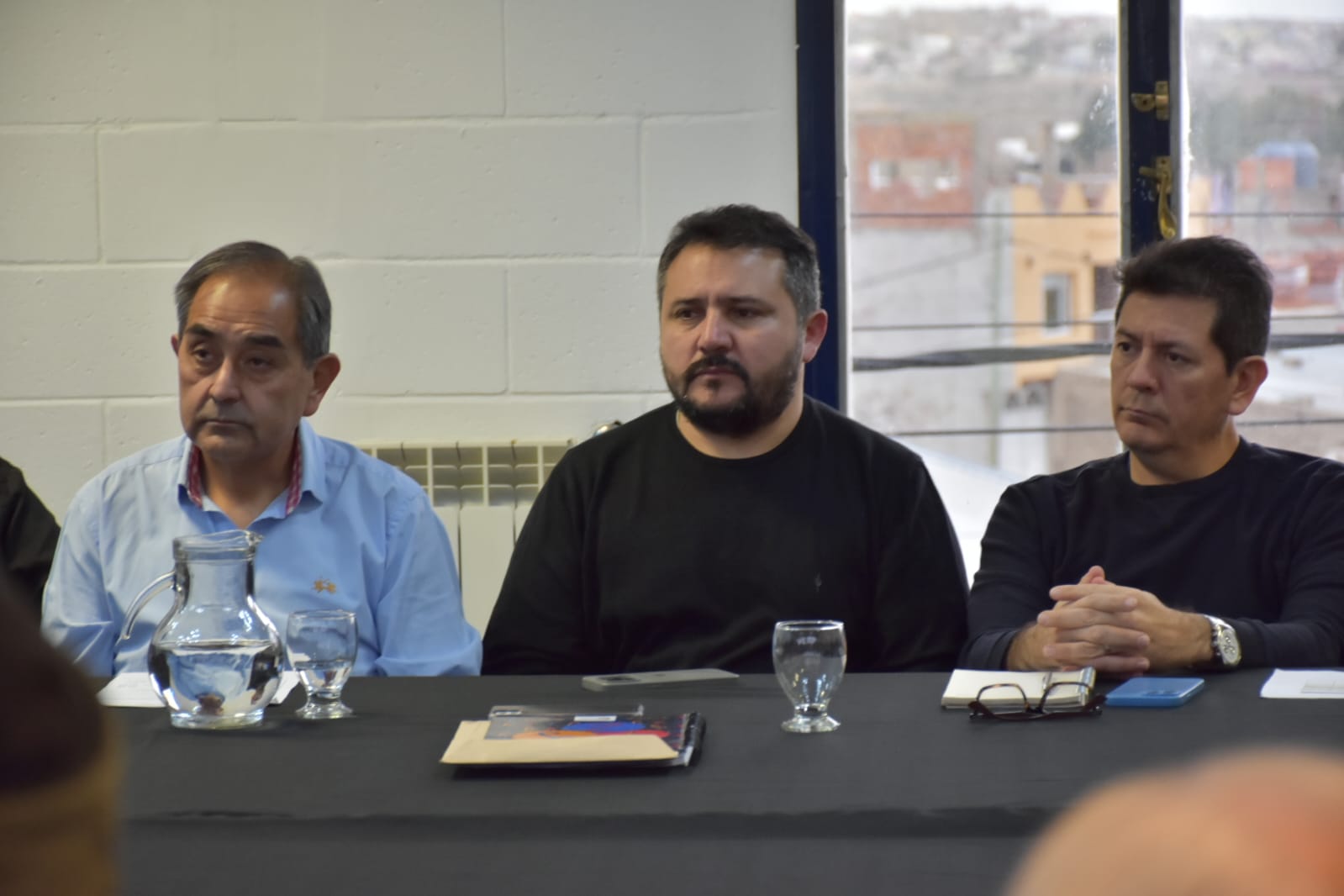 Pablo Carrizo se reunió con los responsables de camiones aguateros en la ciudad para organizar la distribución