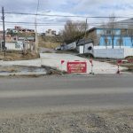 Avances en obras de contención en la costanera y mejoras en el acceso al Colegio N°6
