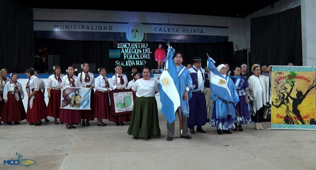 Residentes salteños realizaron su encuentro solidario de folcklore