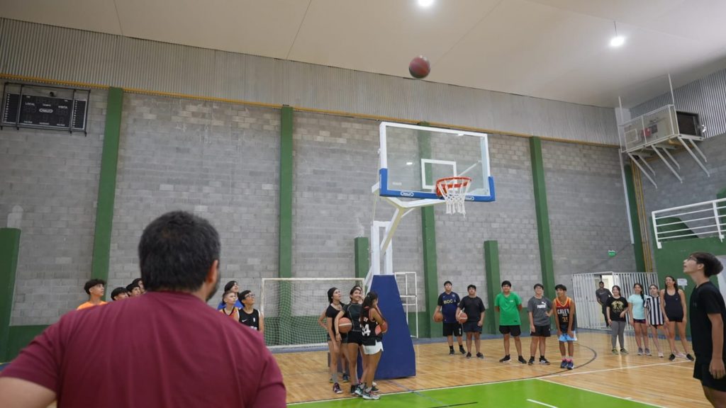 El básquet caletense se prepara para un gran evento regional