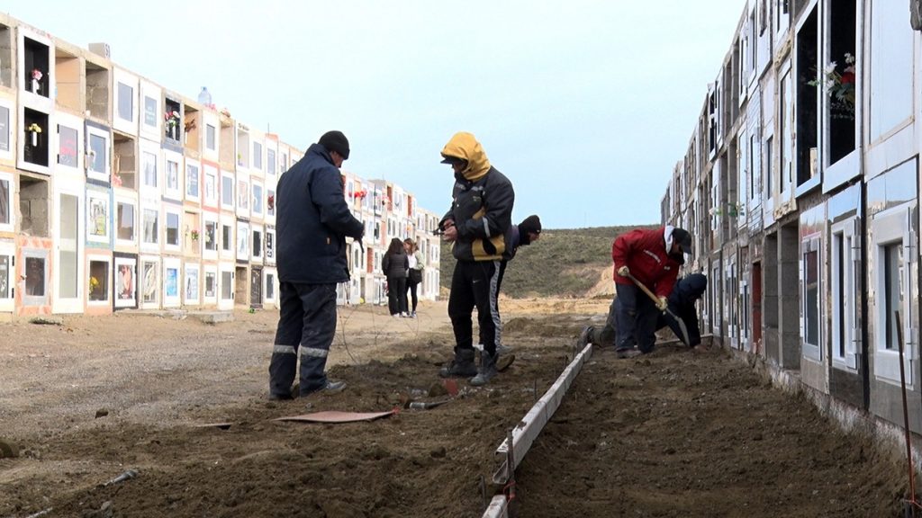 Obras de mejoramiento y construcción de nichos en el cementerio local