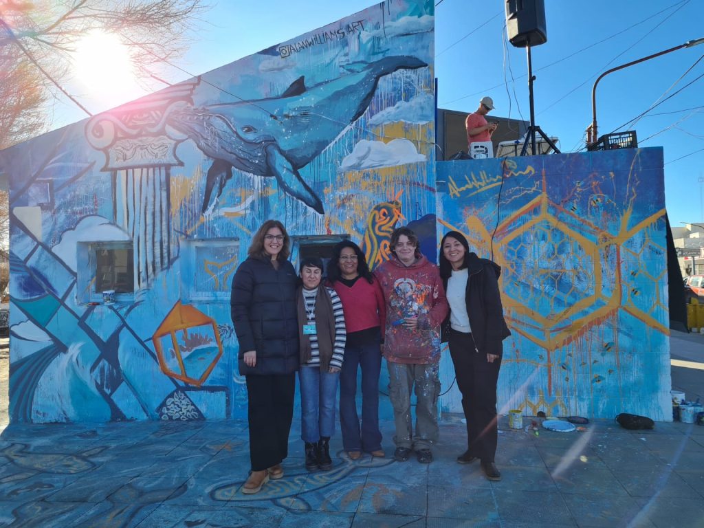 El mural de “La Ruta del Color Austral” quedó inaugurado