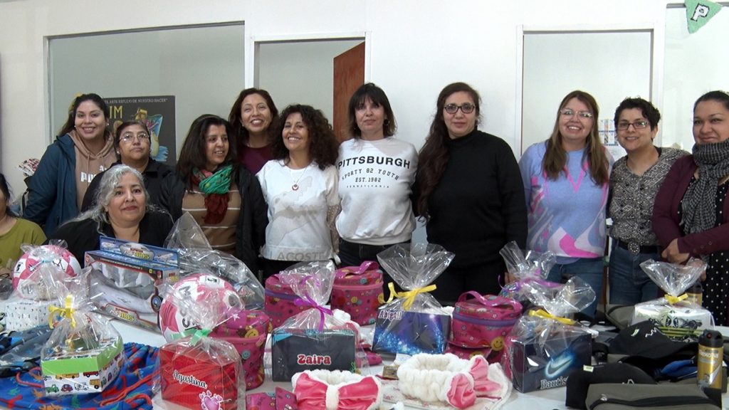 Confección artesana de regalos destinada al Hogar de Niños Municipal