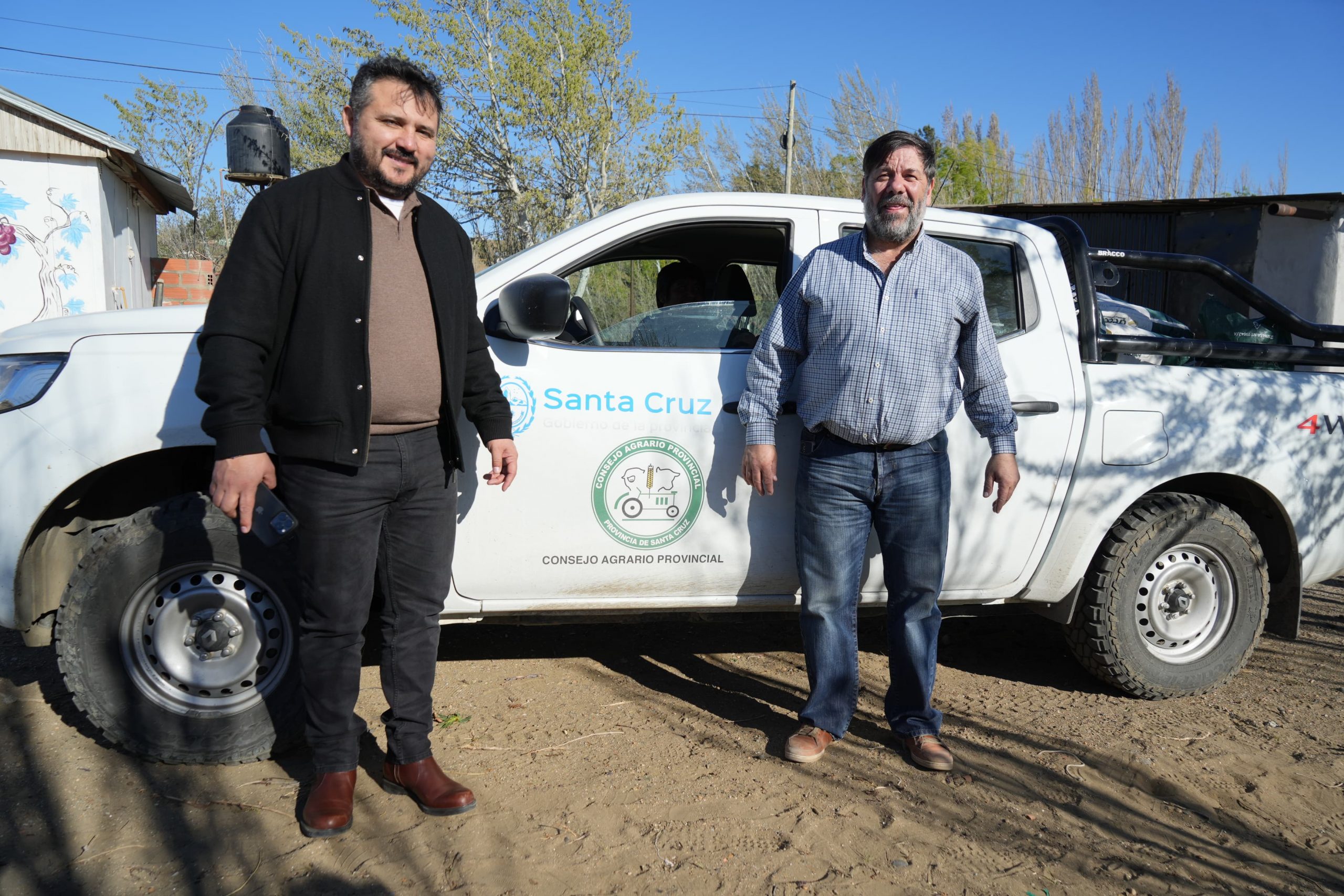 Chacareros de Caleta Olivia recibieron aporte del Consejo Agrario Provincial