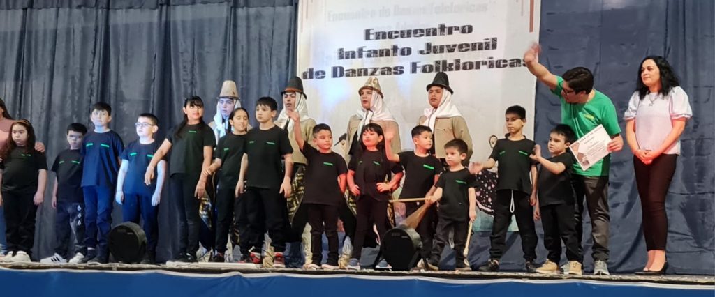 Gran encuentro de danzas folclóricas infanto juvenil