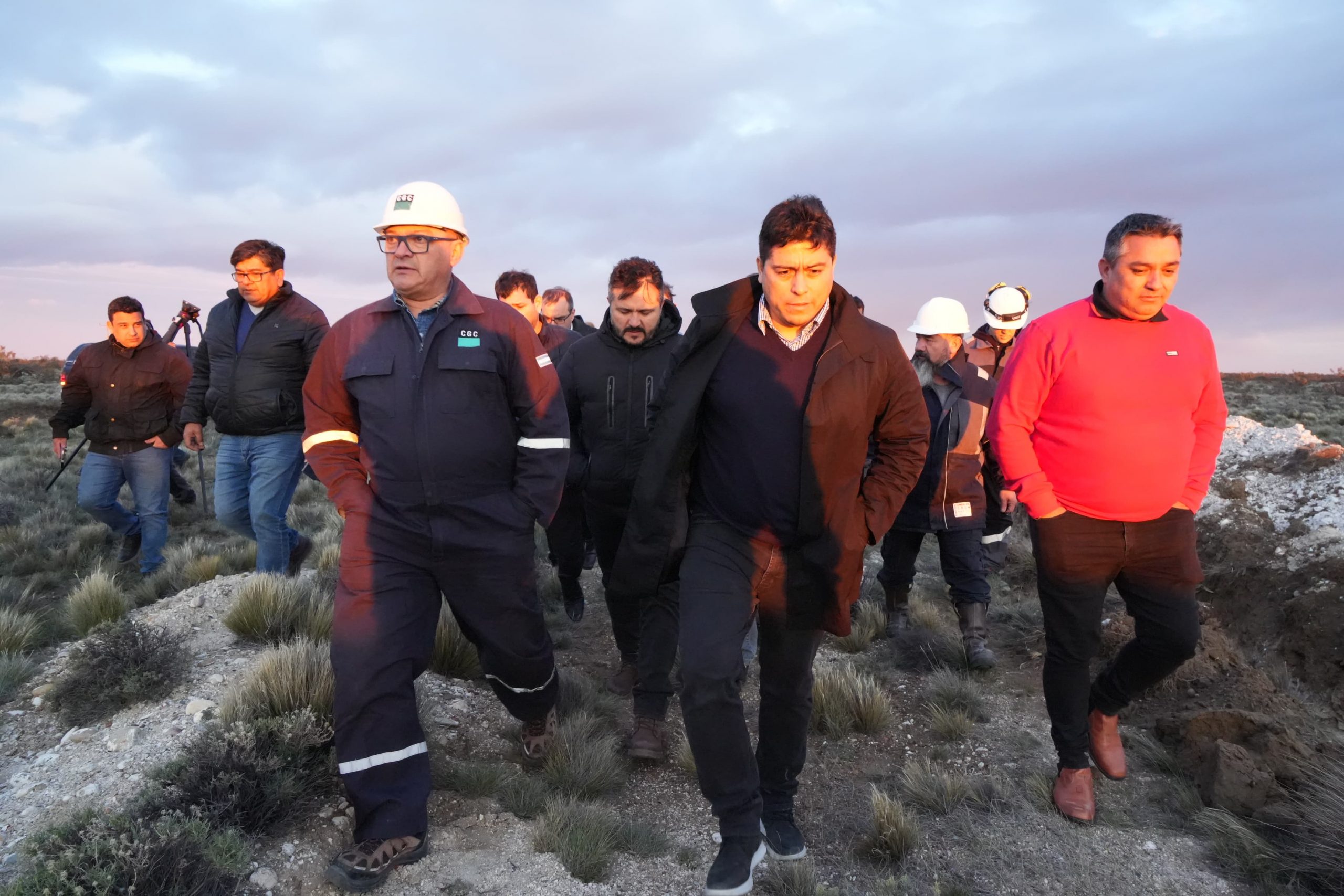 El Gobernador Claudio Vidal recorrió la obra del acueducto de Cañadón Quintar