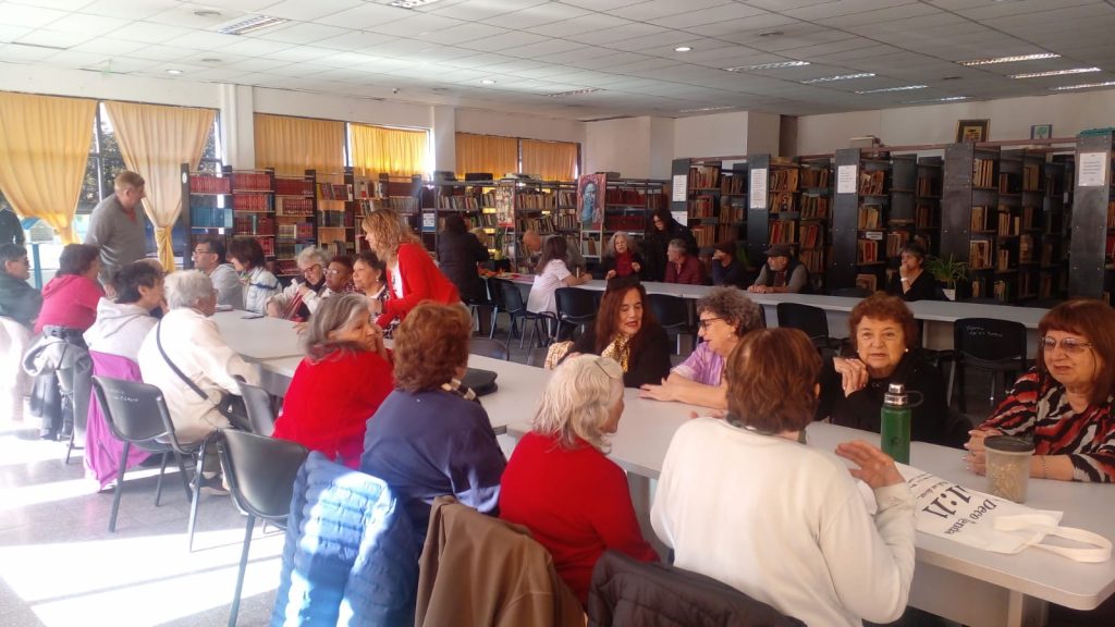 Los adultos mayores fueron agasajados en la Biblioteca Municipal