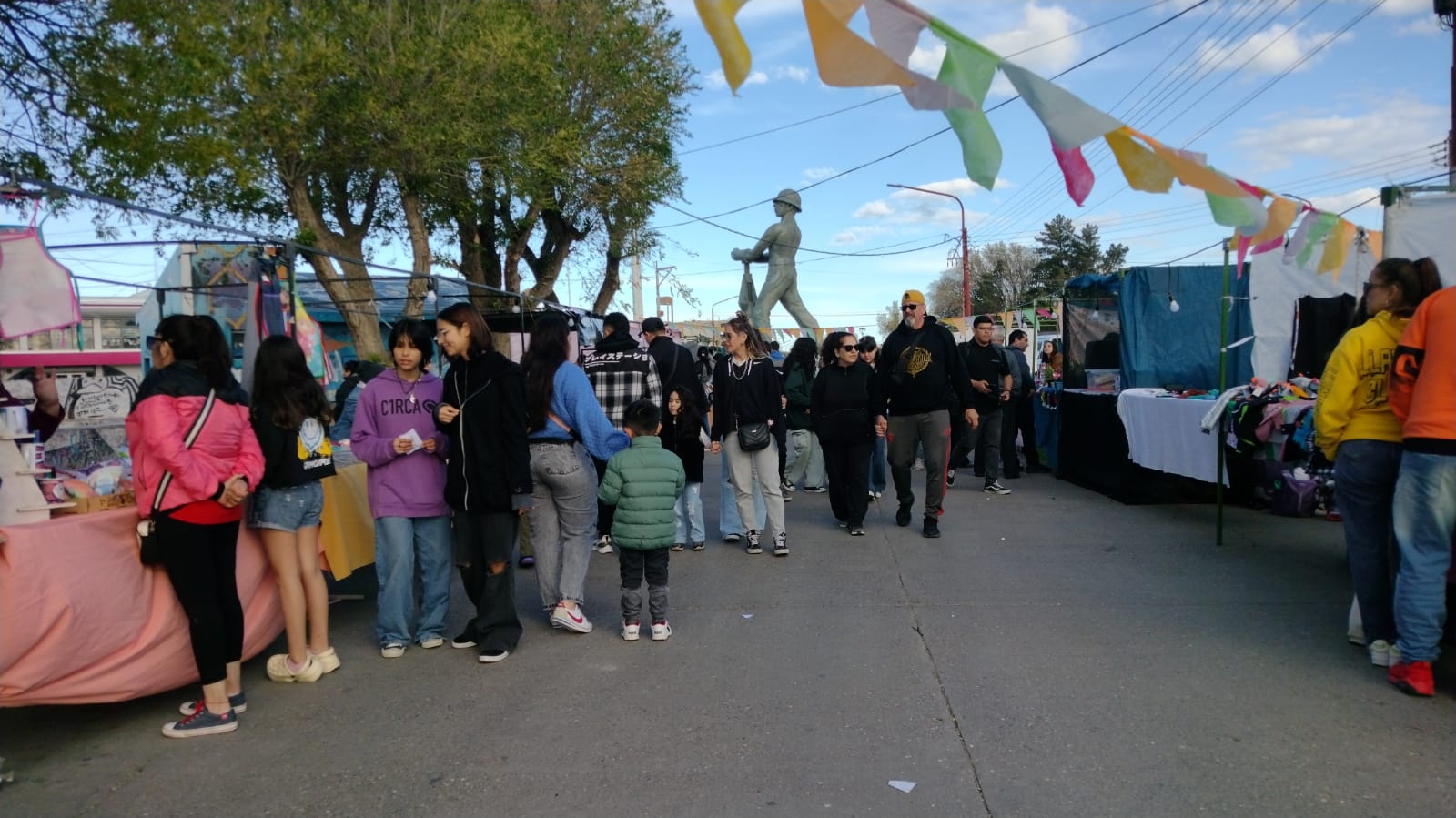 La 2° edición de la Feria de Emprendedores contó con amplia recepción de la comunidad