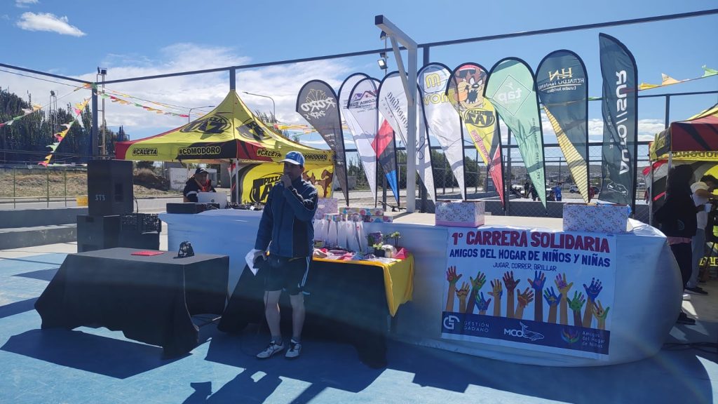 Flota Amarilla y comerciantes caletenses agasajaron a mamás de los barrios