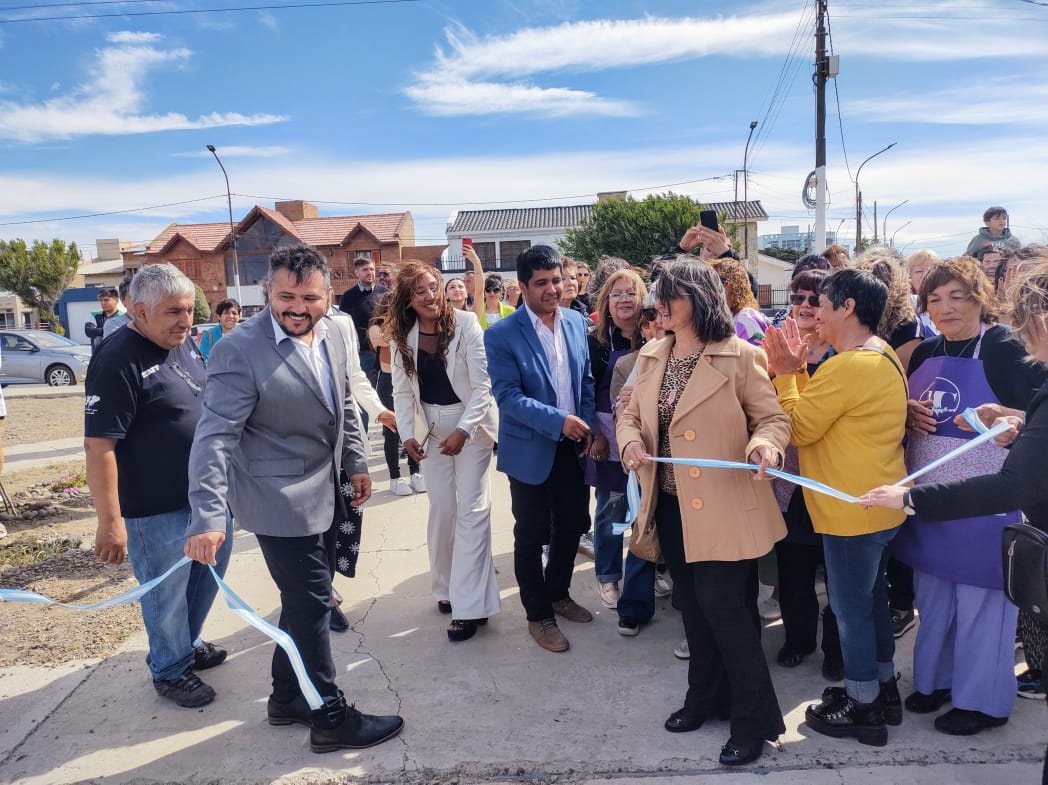 Inauguración del mural “A la orilla del mar patagónico”