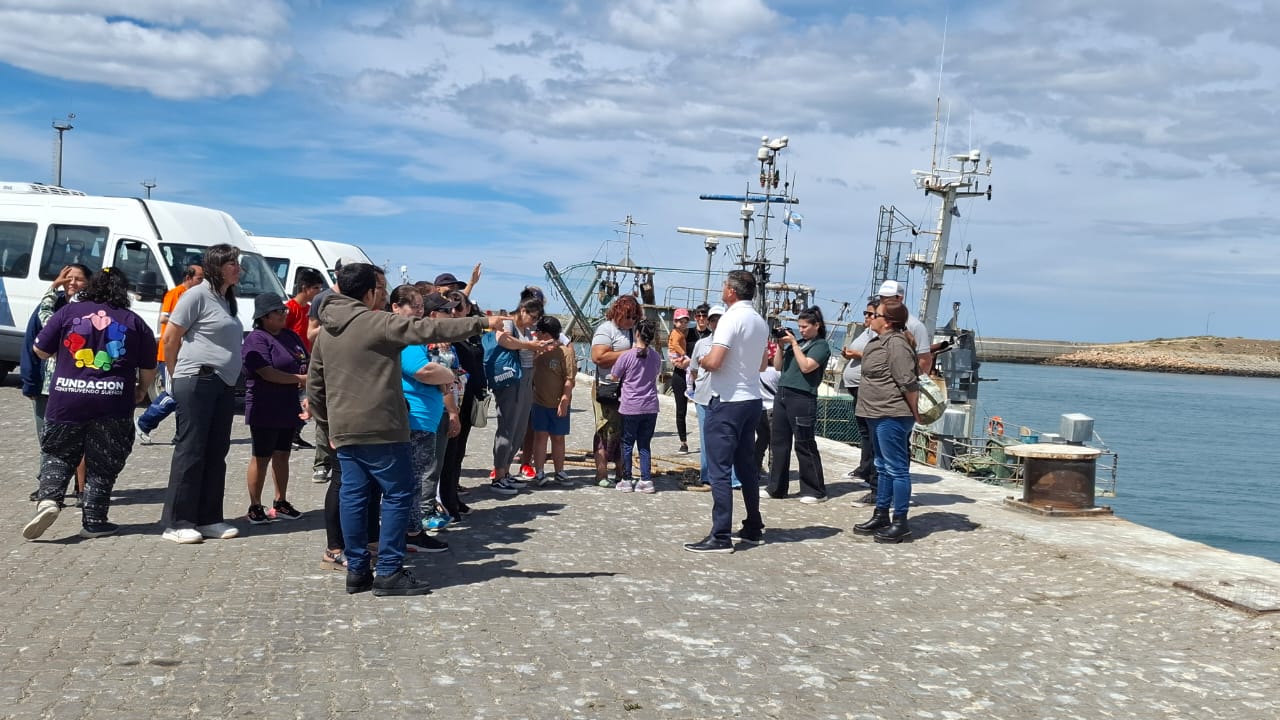 Visita guiada inclusiva en el puerto Caleta Paula