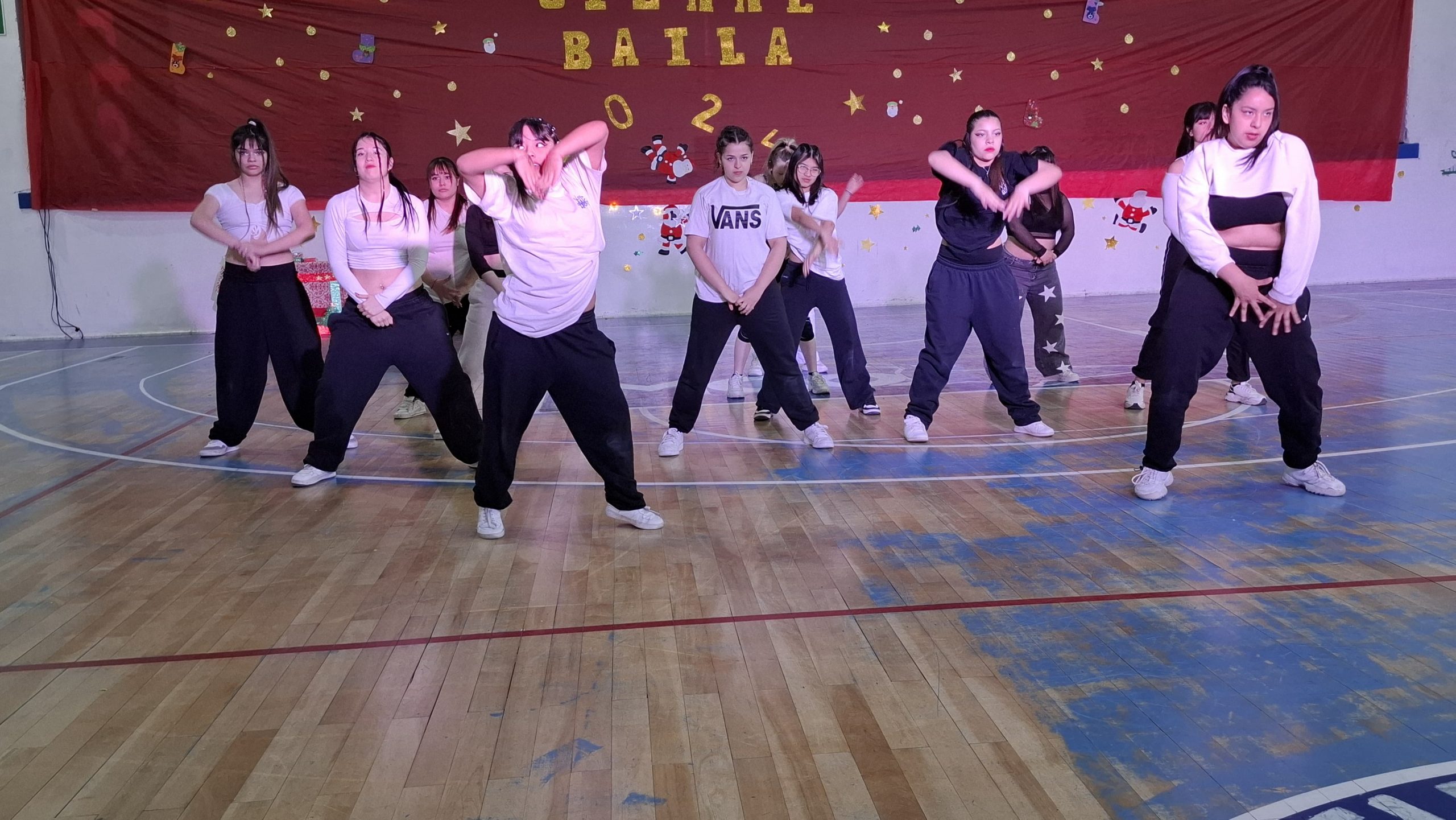 La Escuela Municipal de danzas urbanas “Baila” celebró un gran cierre de año