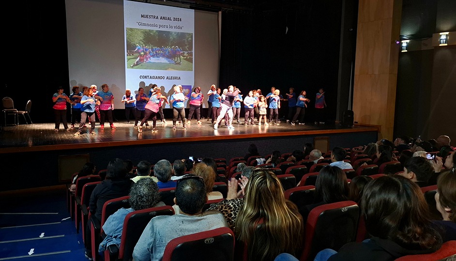 Exitosa muestra anual de la Escuela Municipal de Gimnasia para adultos mayores