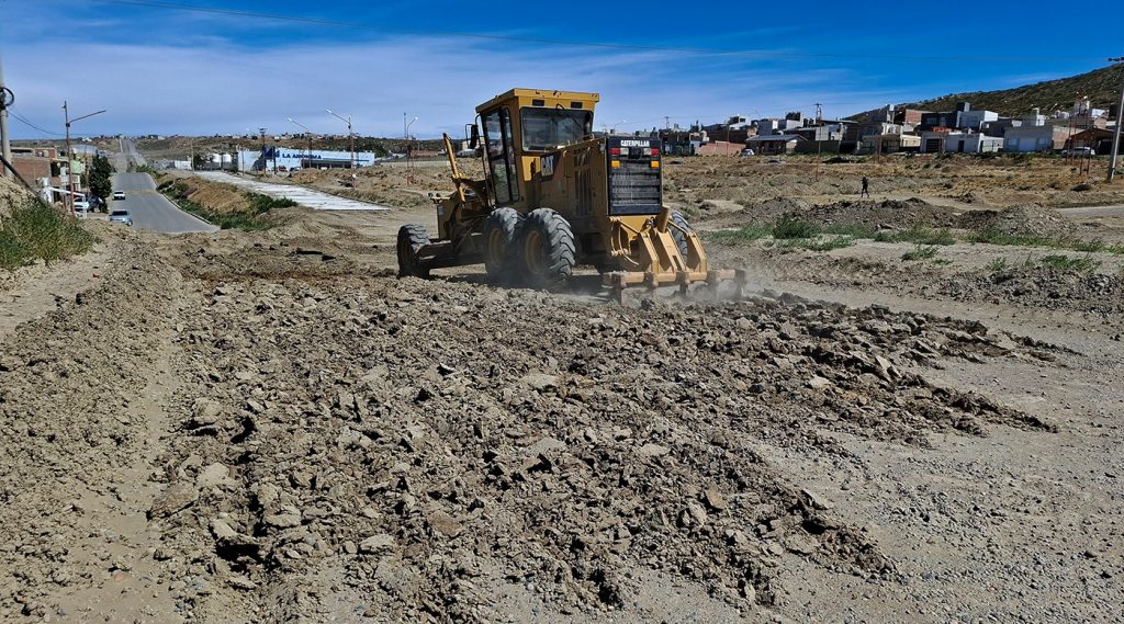 Continúa el acondicionamiento del acceso al barrio Rotary 23