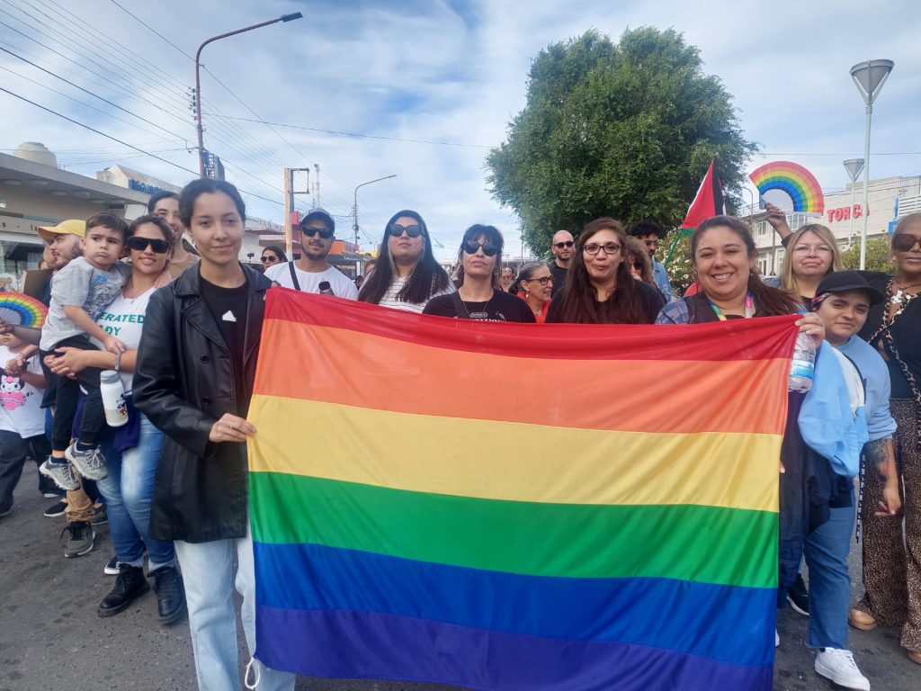 Caleta Olivia marchó por los derechos del colectivo LGTBIQ+