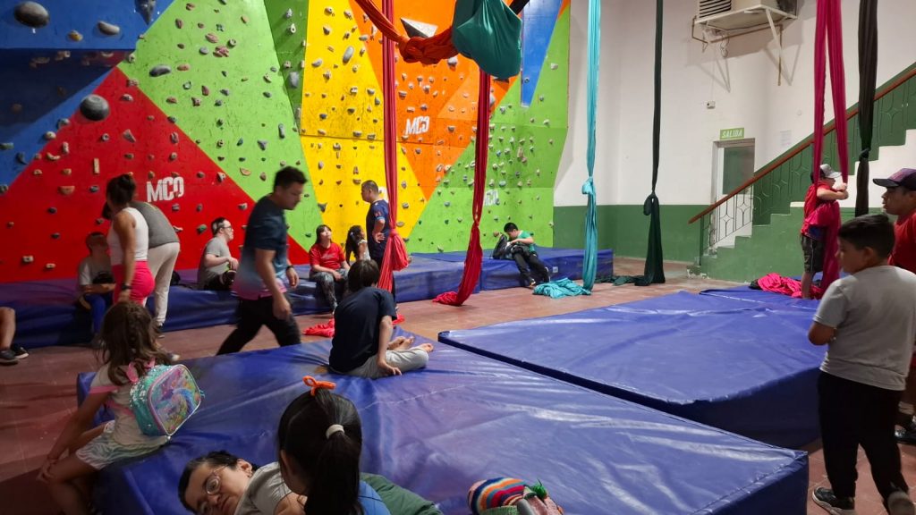 Comenzaron las colonias adaptadas en el Gimnasio Enrique Mosconi