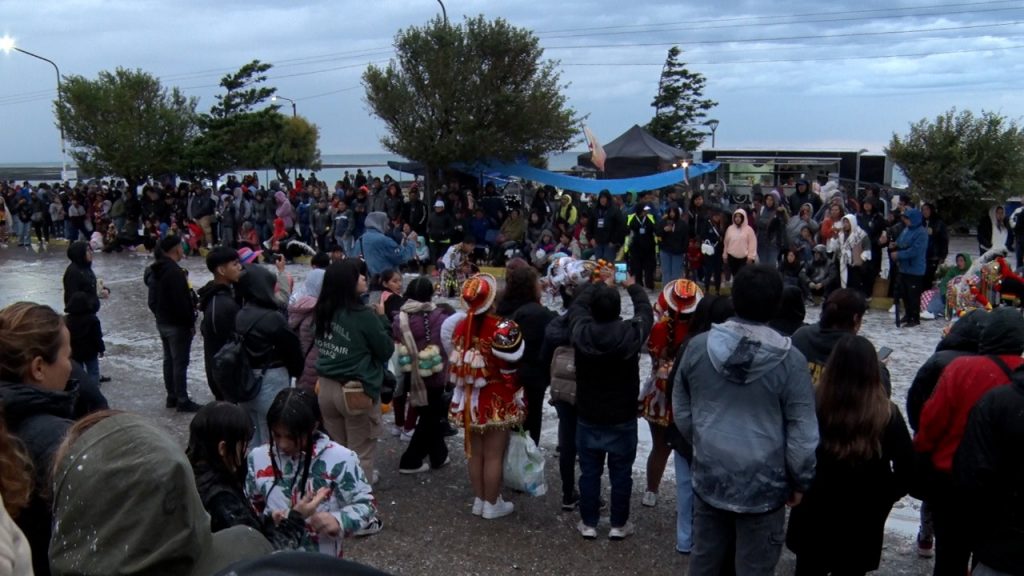 Carnavales 2025: Ni la lluvia paró el brillo del desfile de las comparsas