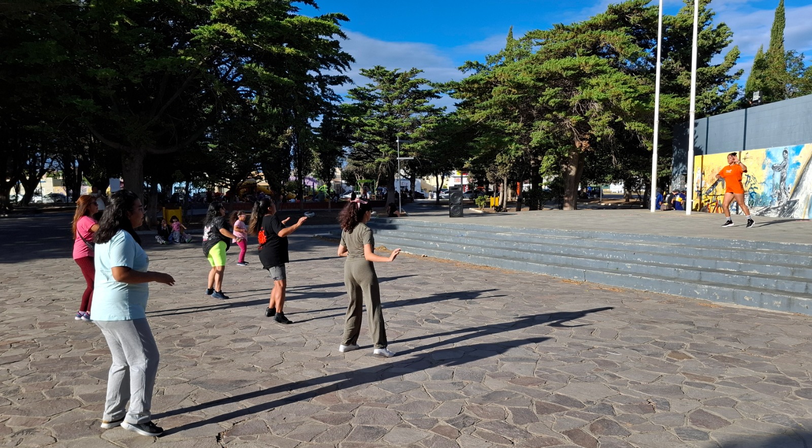 Cultura en Movimiento pasó por la plaza 20 de noviembre