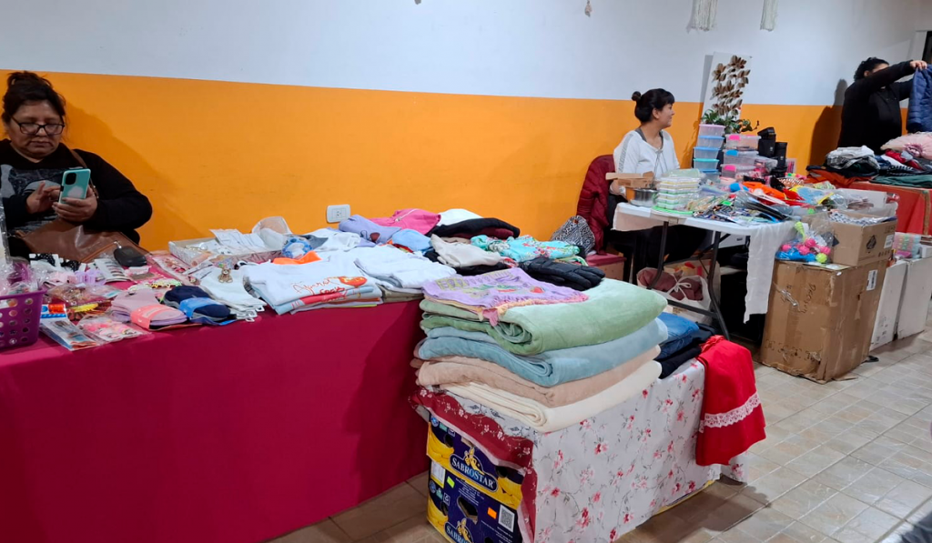 El CIC Centenario ofreció cortes de pelo solidarios, feria y podología