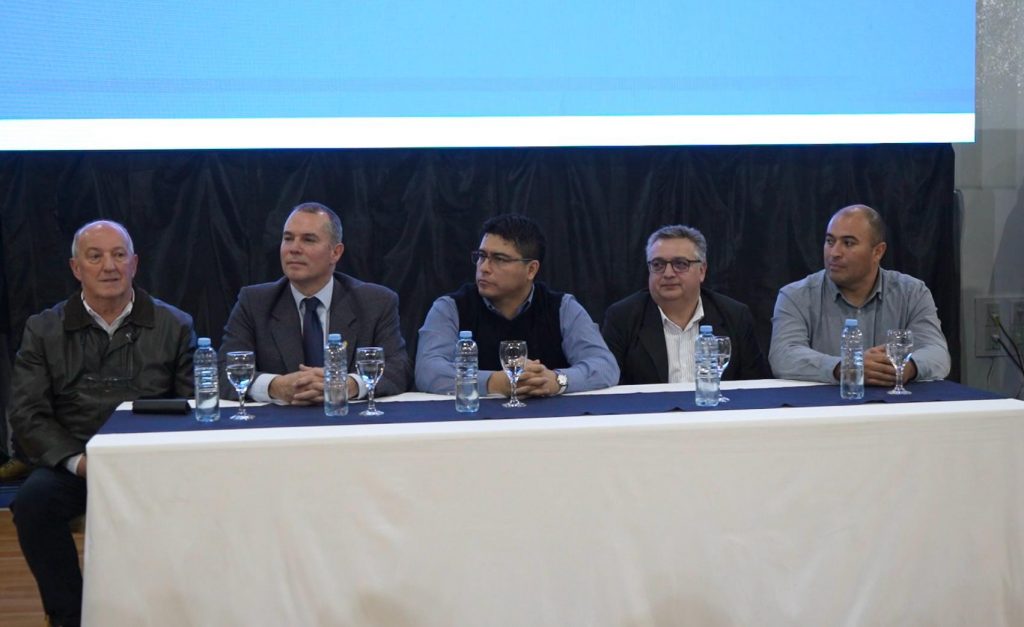 El gobernador Claudio Vidal anunció nuevas obras para caleta Olivia