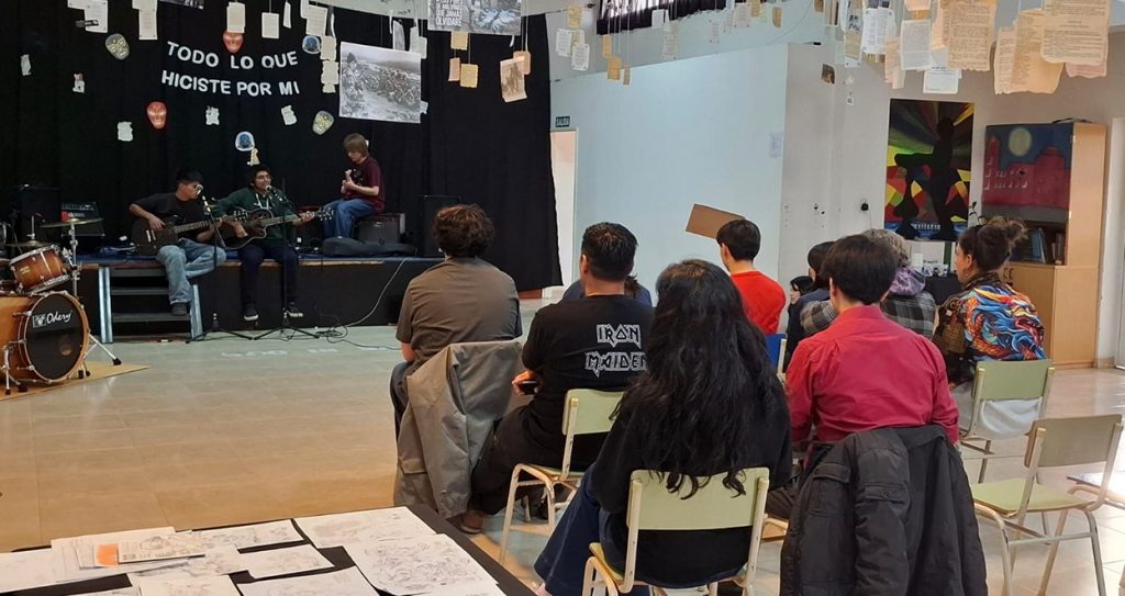 Jóvenes caletenses impulsan actividad cultural en el CIJ