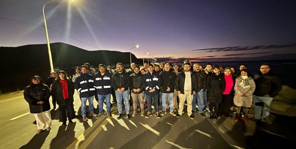 Pablo Carrizo inauguró nueva instalación de luminaria LED en el acceso Norte de Caleta Olivia