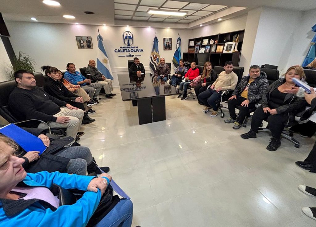32 vecinos recibieron las adjudicaciones de sus terrenos