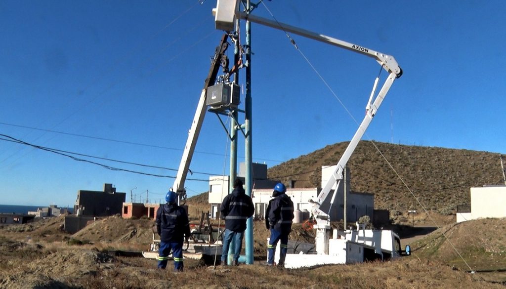 Municipio y SPSE instalaron un nuevo transformador de energía de 160 kva en barrio Altos del Vista Hermosa