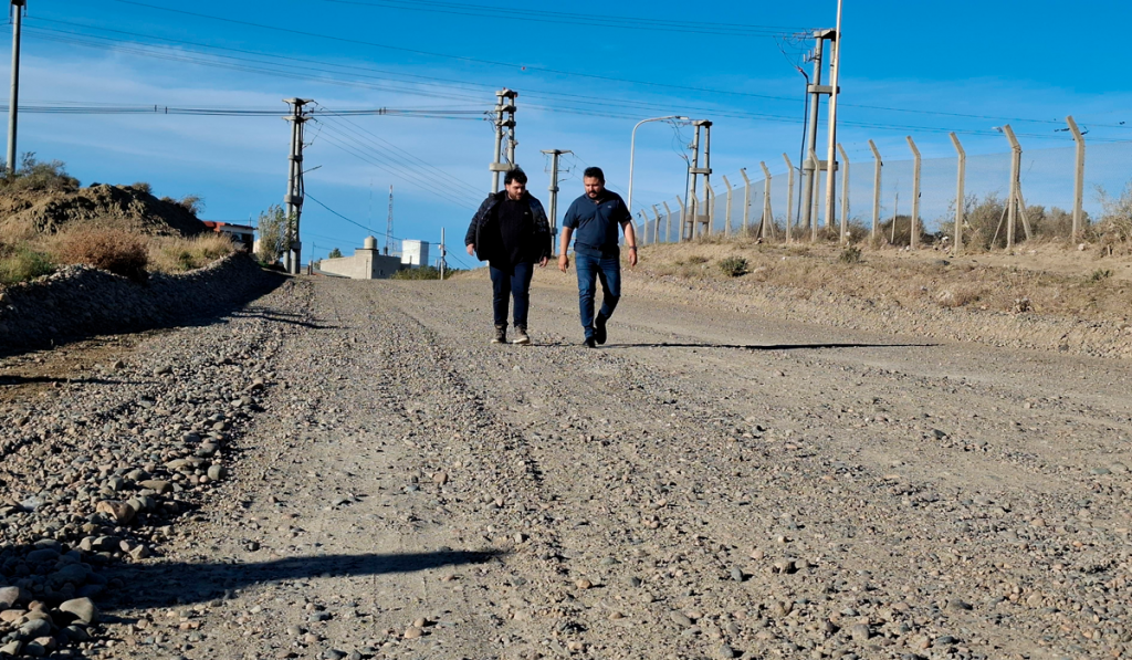 Pablo Carrizo recorrió el inicio de obra de pavimentación en el barrio Nuevos Pobladores