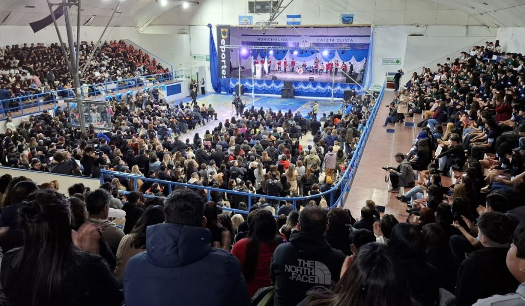 Estudiantes secundarios reafirmaron su lealtad a la Bandera Nacional