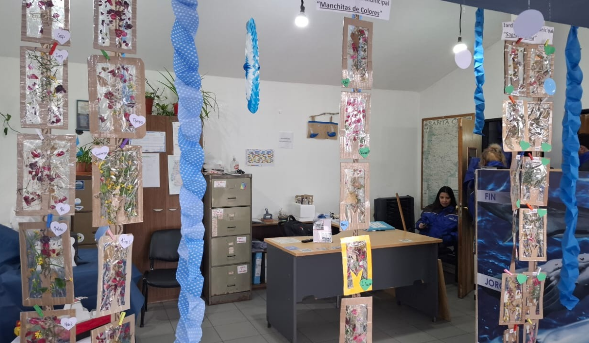Niños expresan patriotismo y conciencia ambiental en una muestra de la Subsecretaría de Turismo