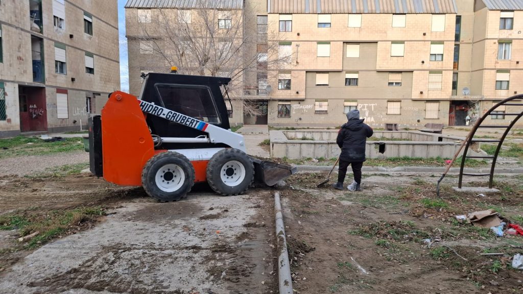 Operativo de limpieza en el barrio 2 de Abril