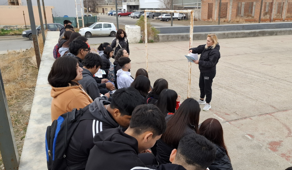 Alumnos del Colegio 27 participaron de una visita guiada por el humedal