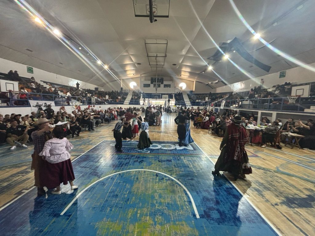 Encuentro folcklórico solidario en el complejo municipal