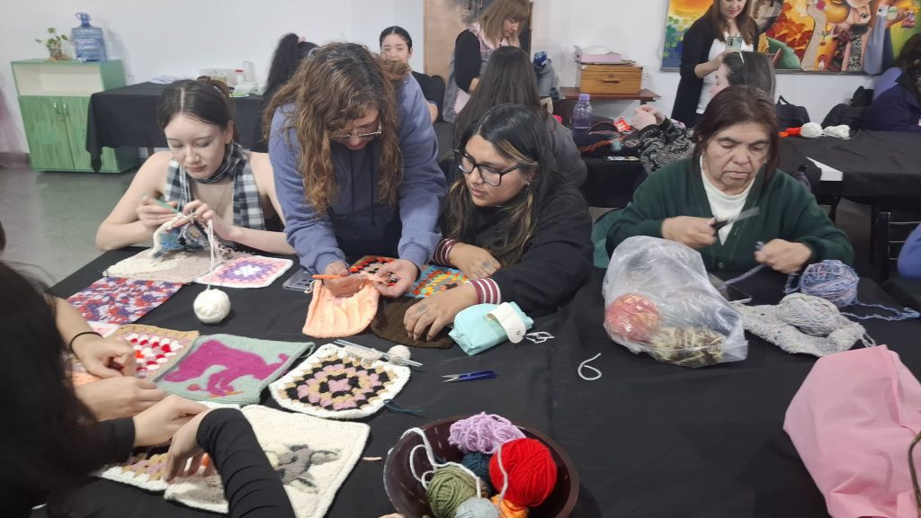Encuentro de tejedoras en el Centro Integral de la Mujer y la Familia
