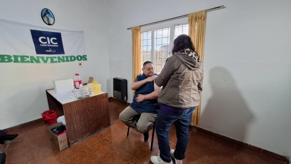 El CIC Centenario continúa desarrollando importante campaña de vacunación