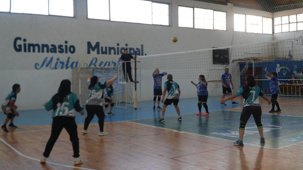 Torneo provincial de newcom en el gimnasio Mirta Reartes