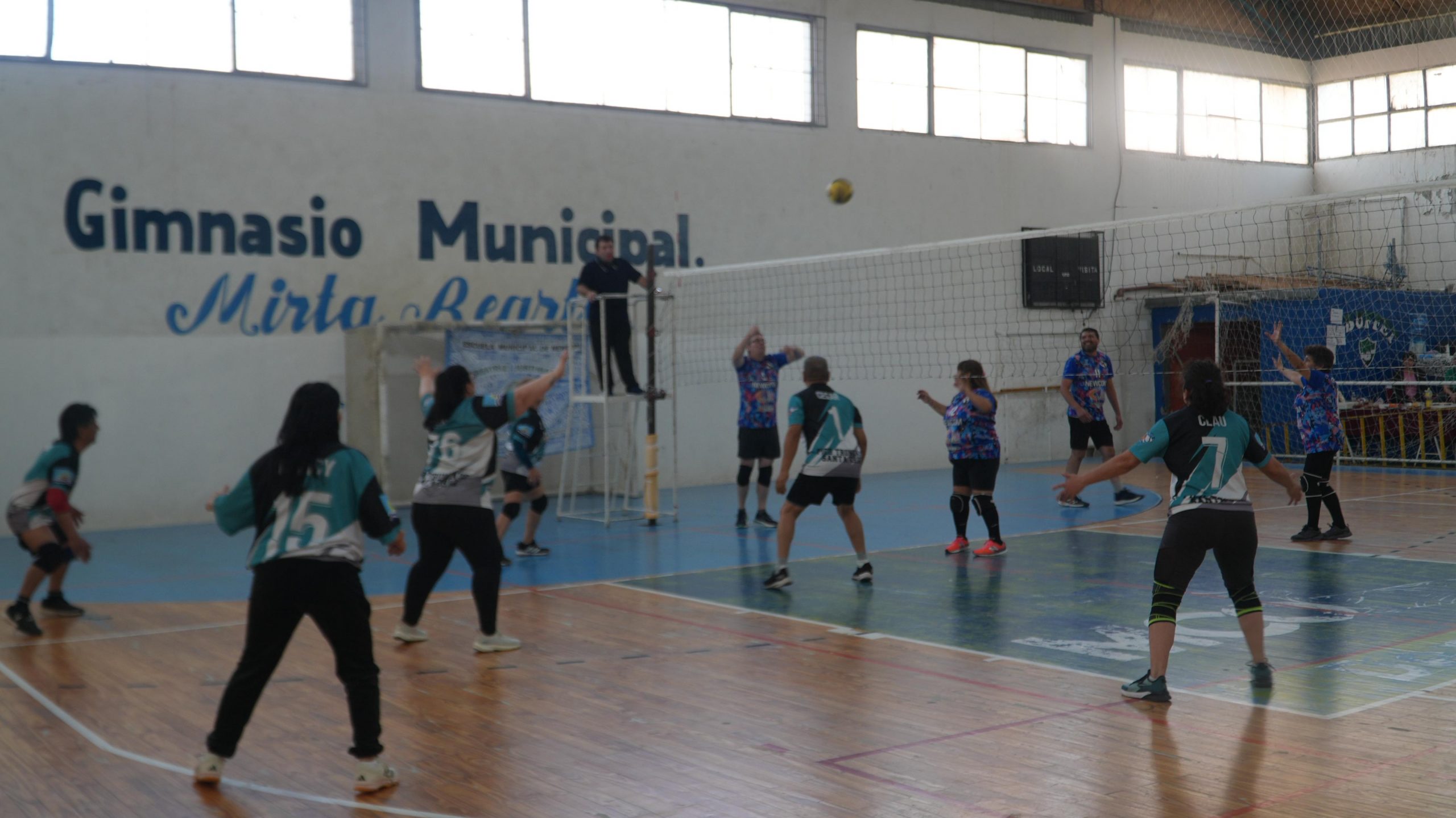 Torneo provincial de newcom en el gimnasio Mirta Reartes