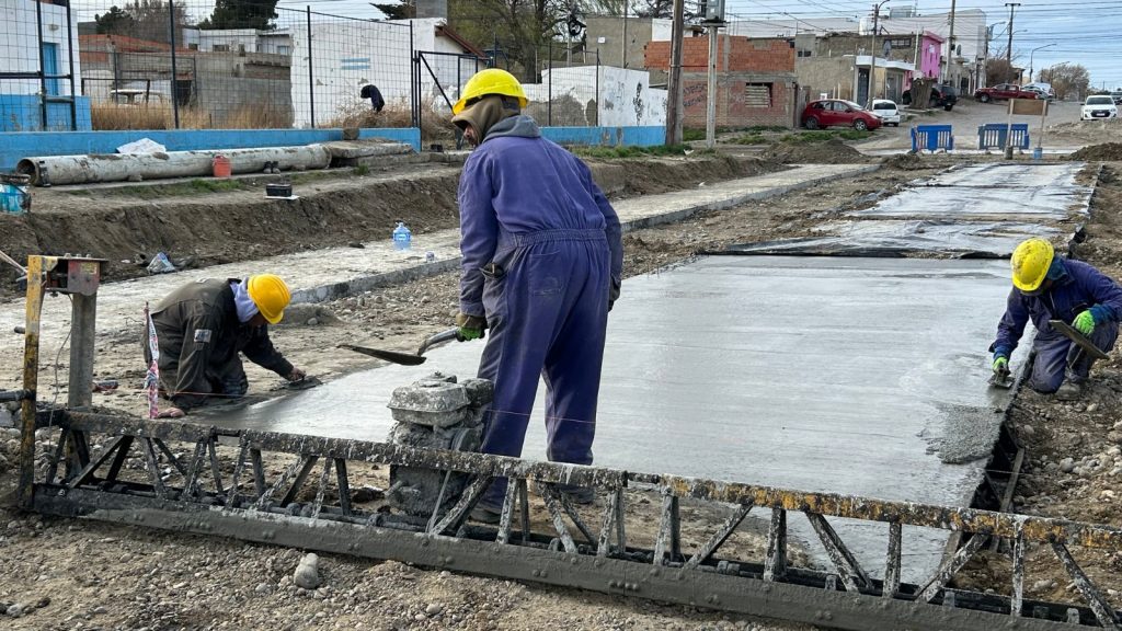 Daniel Álvarez recorrió obras junto al intendente Pablo Carrizo
