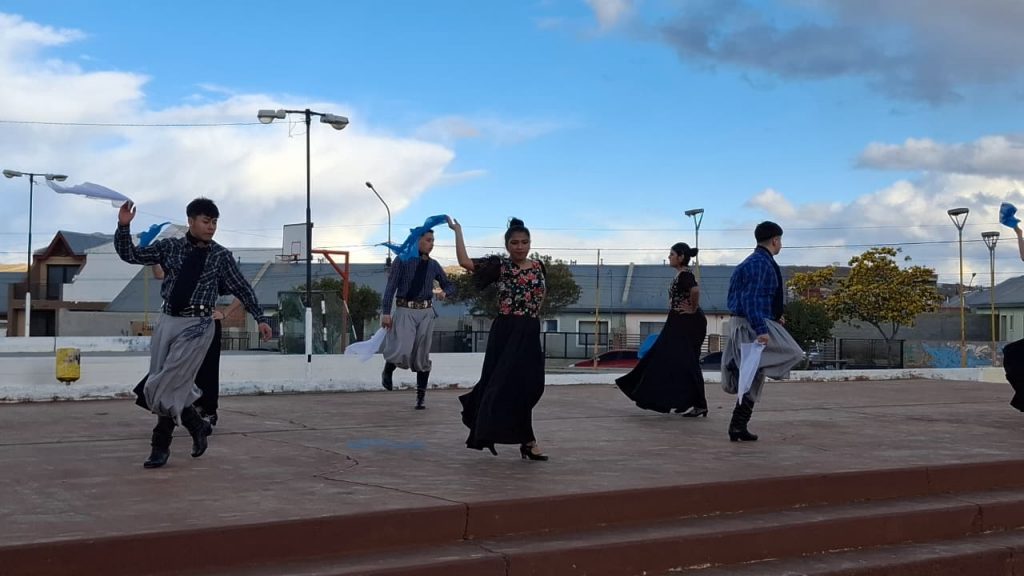 Celebración del Día Nacional del Folklore en el barrio Rotary 23