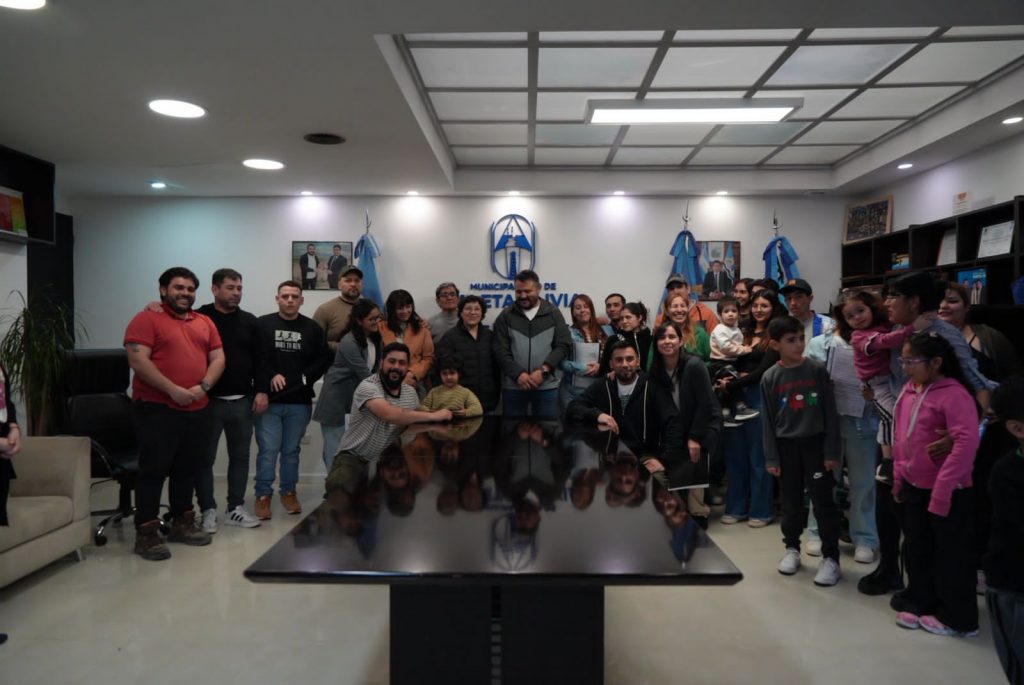 El intendente Pablo Carrizo lleva entregados 200 lotes con servicios y 70 títulos de propiedad a lo largo de 2025