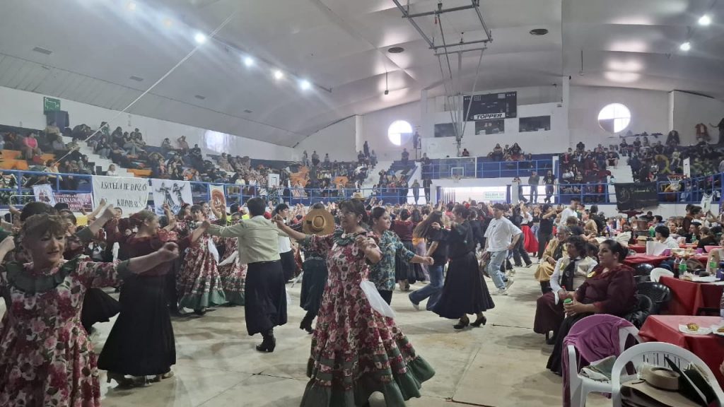 Reconocimiento para el 25° Encuentro de Danzas Nativas de Adultos