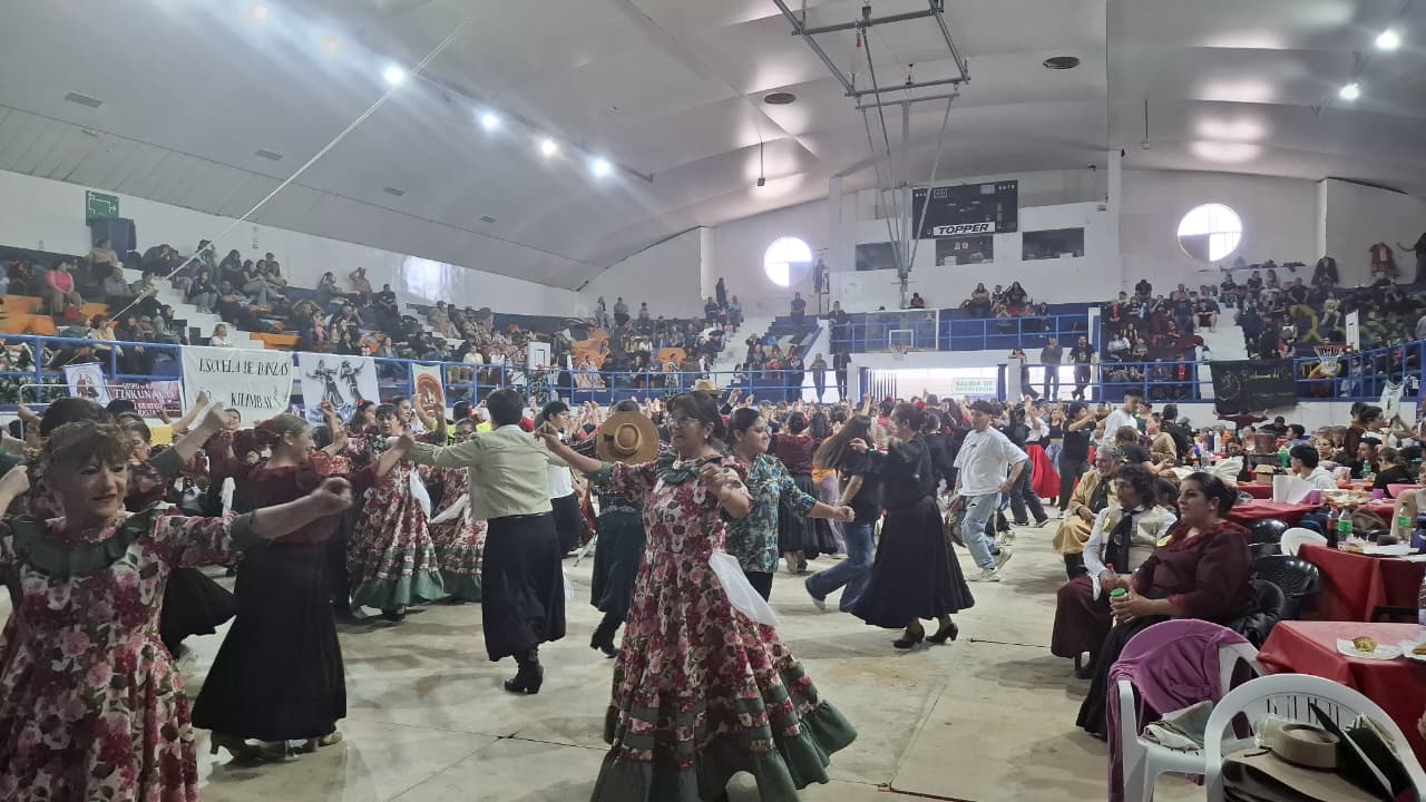 Reconocimiento para el 25° Encuentro de Danzas Nativas de Adultos