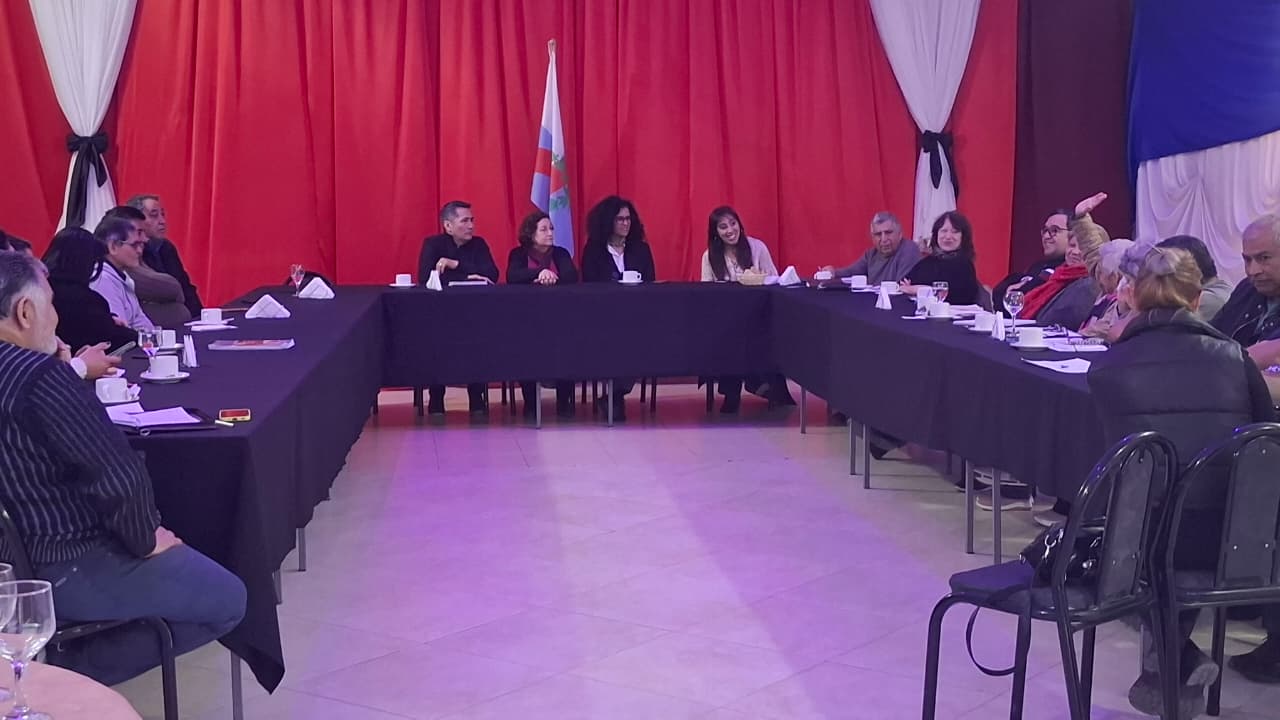 Primera mesa de diálogo rumbo a “Raíces Interculturales”