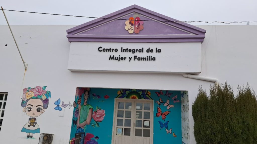 Firma de acta colaborativa para pasantía inclusiva en el Centro Integral de la Mujer