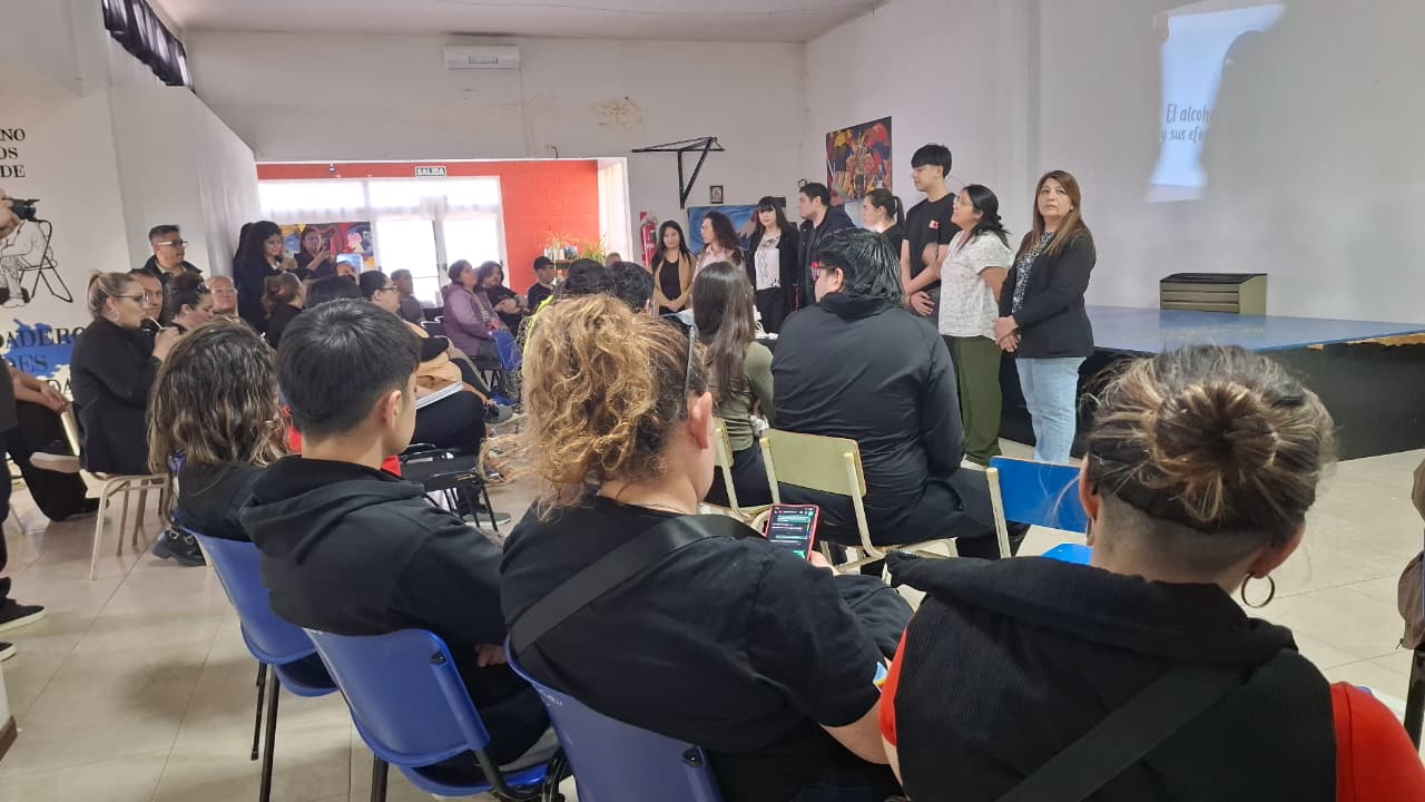 Adolescentes participaron de un conversatorio de consumo de alcohol