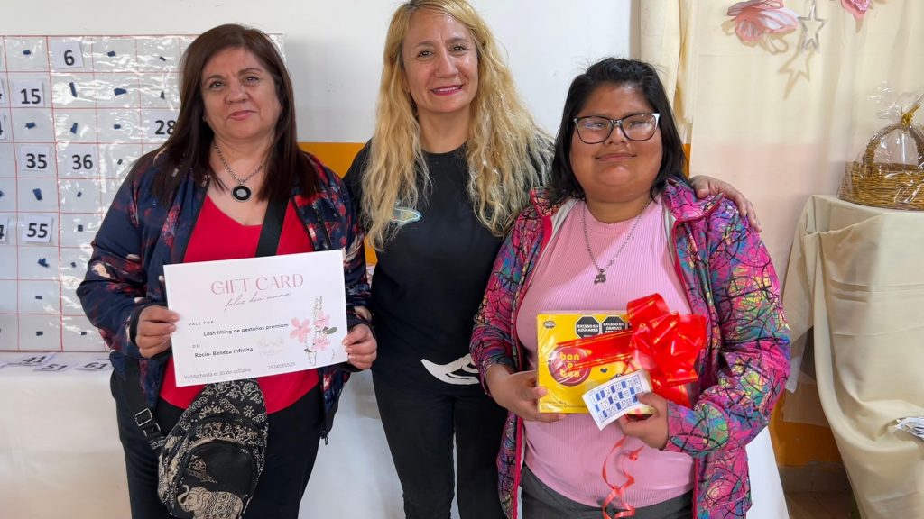 El CIC Centenario celebró el Dia de la Madre con Té Bingo lleno de sorpresas
