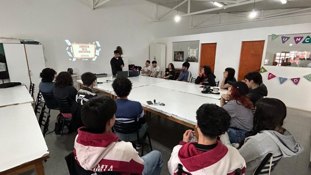Se concretó un importante taller para abordar la ludopatía en adolescentes